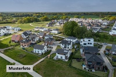 Zwei freistehende Einfamilienhäuser mit Garagen (ehemalige Mühlenbebauung)